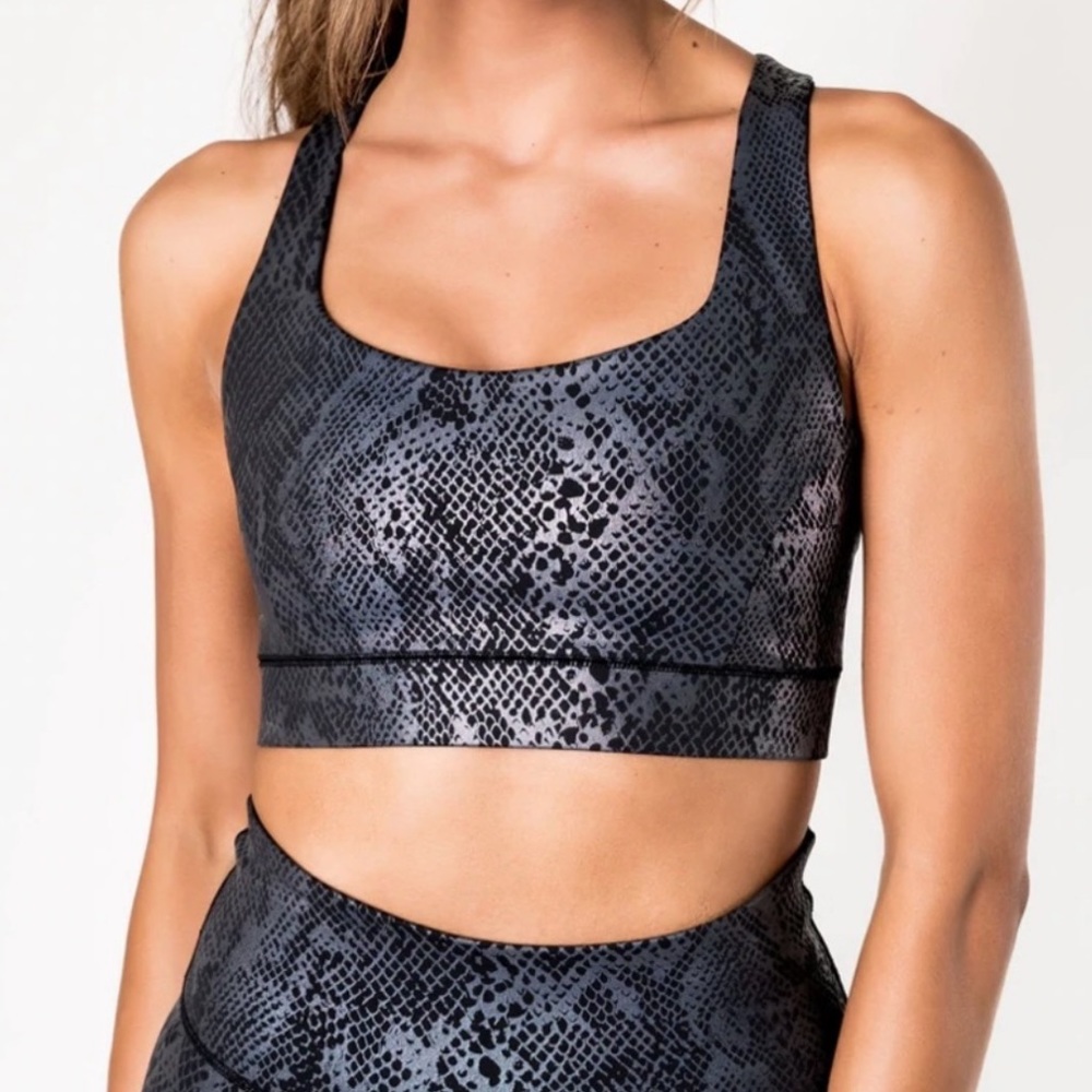 NWOT IVL Collective Metallic Snake Cross Back Bra Size 8